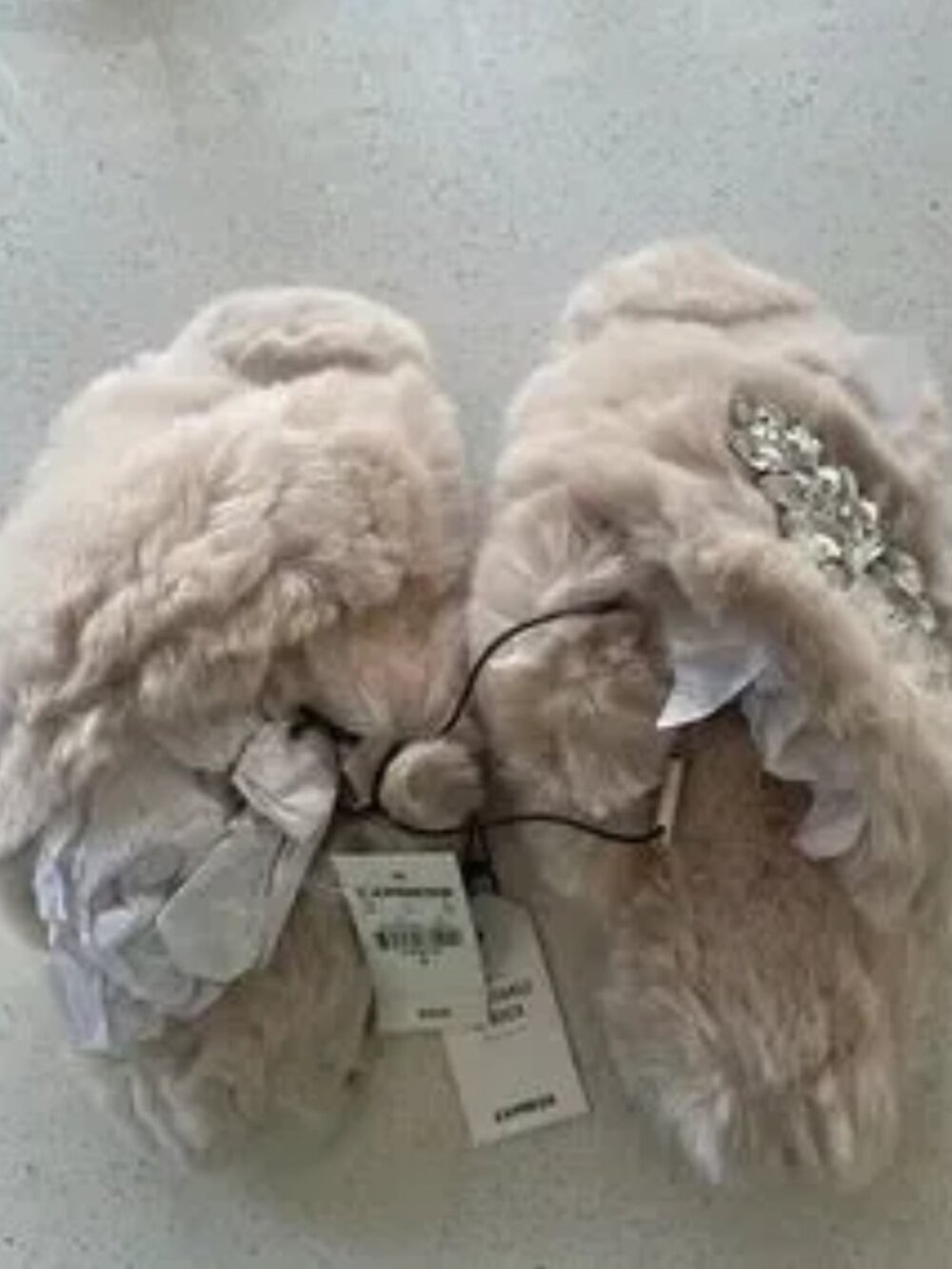 Express Faux Fur Removable Brooch Slippers Small(5-6) - Picture 4 of 5